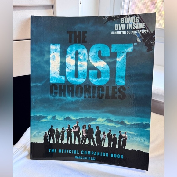 📚 Vintage 2005 - The LOST Chronicles Official Companion Book and Bonus DVD - Picture 16 of 16